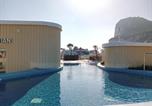 Location vacances La Línea de la Concepción - Luxury Marina Apartment, Pool, Views & Prime Location-3