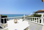 Location vacances Estepona - Beach House with Direct Beach Access and community Pool, Estepona-2