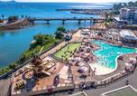Camping avec Ambiance club Menton - Camping De Saint Aygulf Plage-1