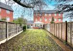 Location vacances  Gare de Dorridge - Comfort Lodge - Modern 5 bed house w 2 bathrooms, parking & gardens-4
