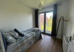 Location vacances  Gare de Slough - Chic Slough Apartment with 2 Bedrooms-4
