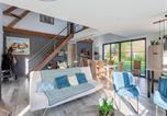 Location vacances Escalles - Vintage Holiday Home in Escalles with Garden, cleaning included-1