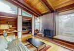 Location vacances Upper Lake - Oceanfront Blufftop Home - Wide Deck & Water Views-3