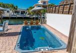 Location vacances Cape Sable - Paradise Cove - Waterfront Private Pool Home, 2 Mins to Open Gulf, 60' Dock-1