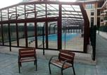 Location vacances  Lugo - Apartamento Playa Rapadoira. Terraza y Piscina-2