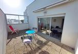 Location vacances Royan - T2 rénové au cœur de Royan - Fr-1-550-96-1