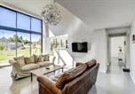 Location vacances  Seine et Marne - Incroyable villa à Amponville avec piscine privée.-4