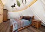 Location vacances Sevierville - Mustang Manor Teepee, Free tickets, No catch!-4