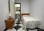 Location vacances  Badalone - Hostal Los Amigos-3