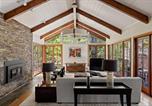 Location vacances Calistoga - 10 Acre Estate with Views Teahouse and Pickleball Court-2