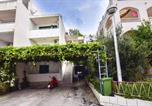 Location vacances Markarska - Apartments and Room Nevenka-1