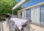 Location vacances Villeneuve-la-Comptal - Gîte Le Lilas - Gîte À La Ferme-2
