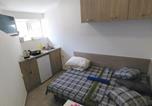 Location vacances Choumen - City Centre Suits 3-3