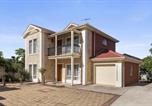 Location vacances Glenelg - Family-Friendly 4-Bed Home with Parking-1