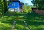 Location vacances  Cluj Napoca - Casa La Casiru 17 nature-4