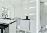 Location vacances  Aéroport international de Birmingham - 2 Bed Terrace House with modern touch-1