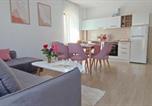Location vacances  Nakolec - Forest Apartments-1