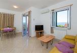 Location vacances  Brac - Apartment in Bol with sea view, balcony, air conditioning, Wifi 156-2-1
